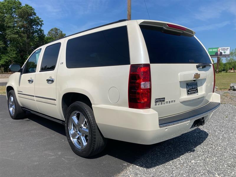Chevrolet Suburban  2014