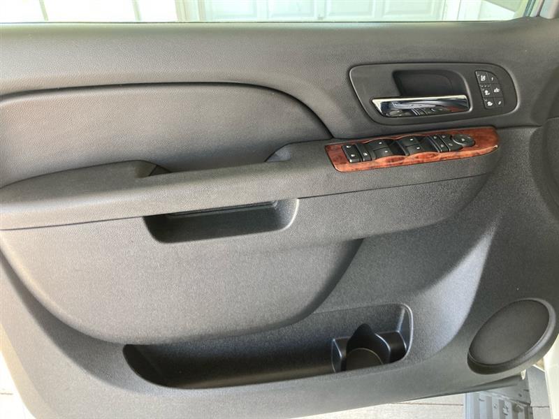 Chevrolet Suburban  2014