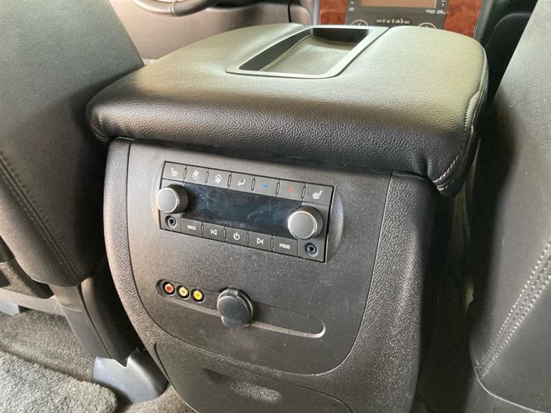 Chevrolet Suburban  2014