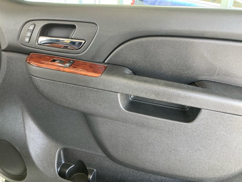 Chevrolet Suburban  2014