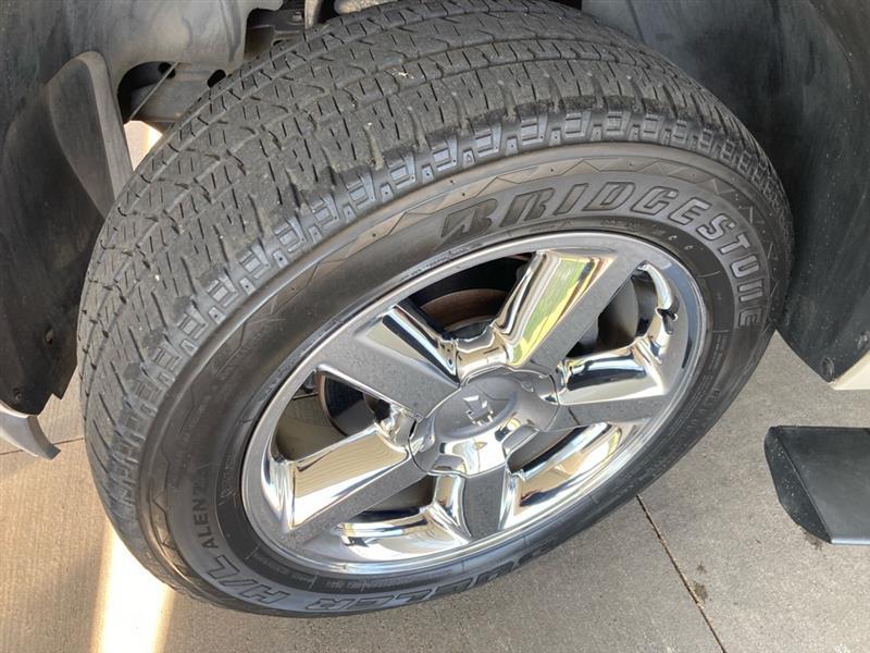 Chevrolet Suburban  2014