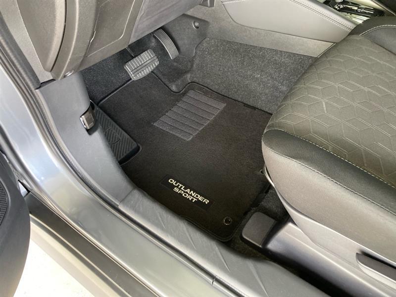 Mitsubishi Outlander Sport  2025