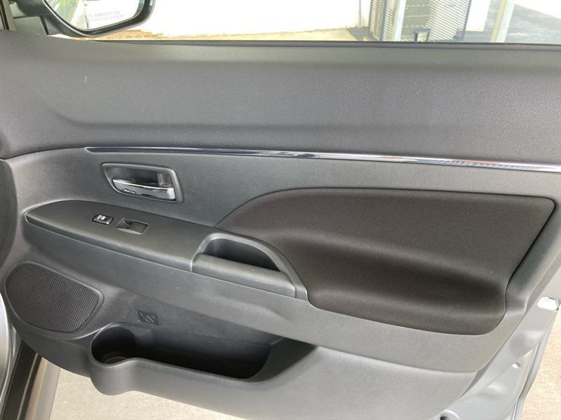 Mitsubishi Outlander Sport  2025