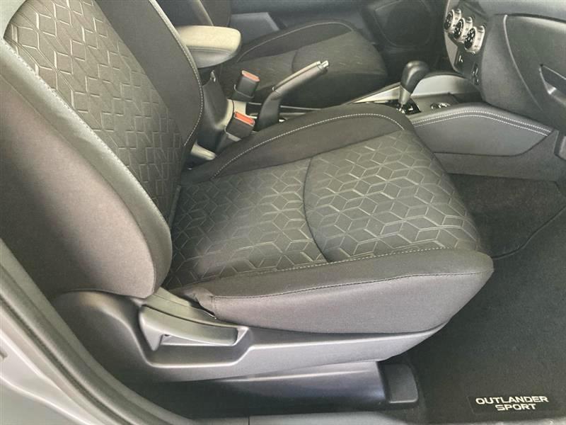 Mitsubishi Outlander Sport  2025