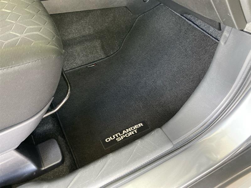 Mitsubishi Outlander Sport  2025