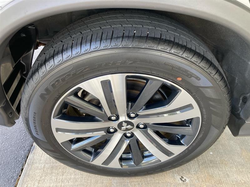 Mitsubishi Outlander Sport  2025
