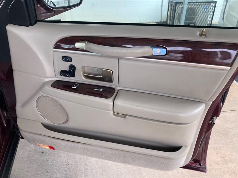 Lincoln Town Car  2008