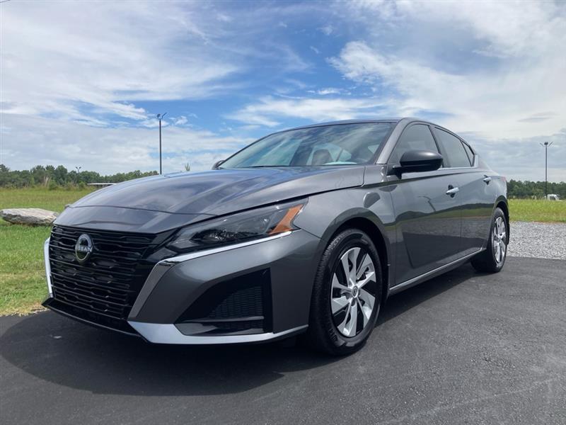 Nissan Altima  2024