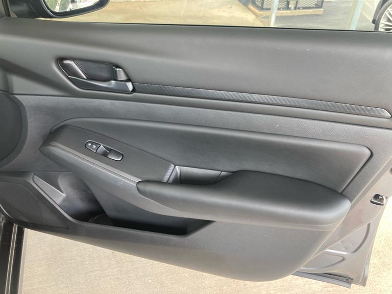 Nissan Altima  2024
