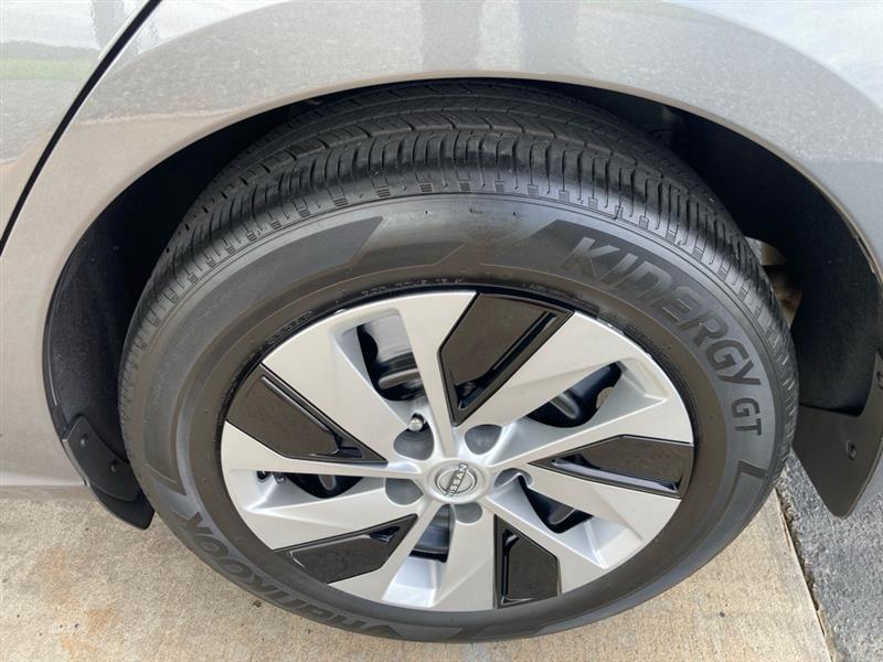 Nissan Altima  2024