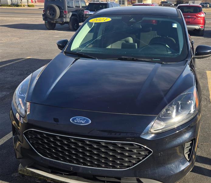 2021 Ford Escape SE's photo