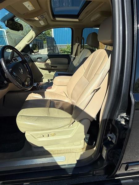 Chevrolet Suburban LTZ 1500 4WD 2007 Chevrolet Suburban LTZ 1500 4WD 2007