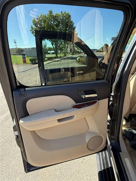 Chevrolet Suburban LTZ 1500 4WD 2007 Chevrolet Suburban LTZ 1500 4WD 2007