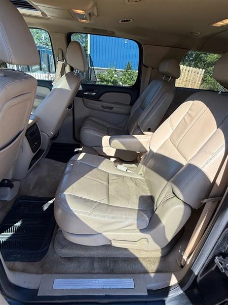 Chevrolet Suburban LTZ 1500 4WD 2007 Chevrolet Suburban LTZ 1500 4WD 2007