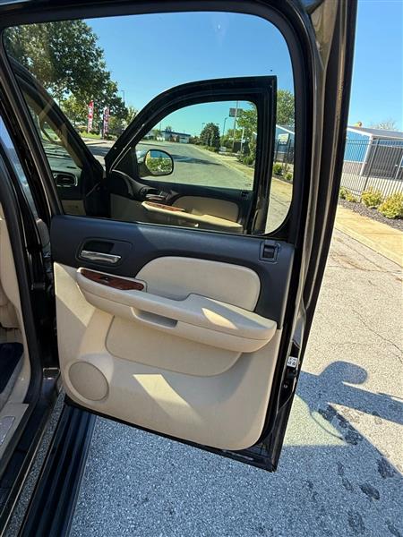Chevrolet Suburban LTZ 1500 4WD 2007 Chevrolet Suburban LTZ 1500 4WD 2007