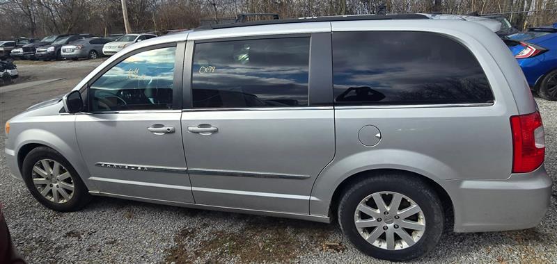 2012 Chrysler Town & Country Touring's photo