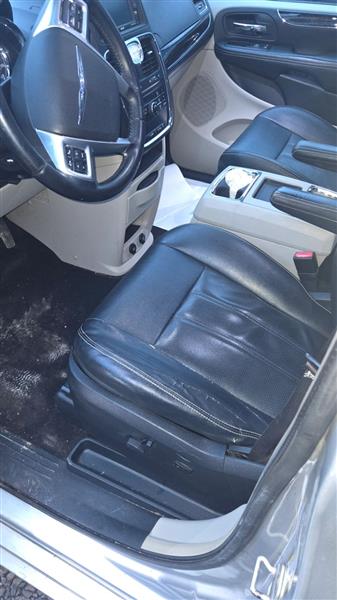 Chrysler Town & Country Touring 2012