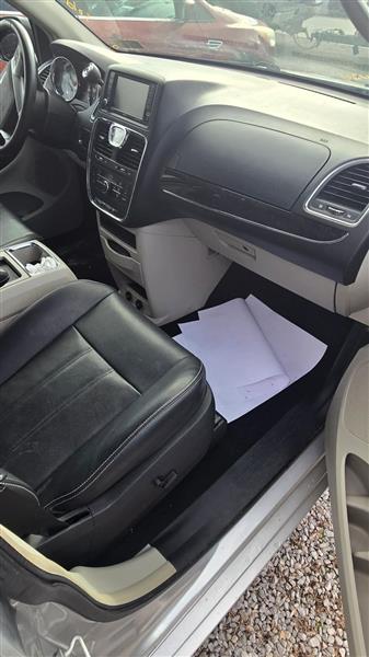 Chrysler Town & Country Touring 2012