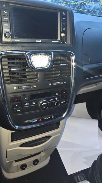 Chrysler Town & Country Touring 2012