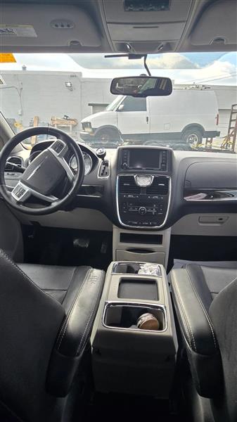 Chrysler Town & Country Touring 2012