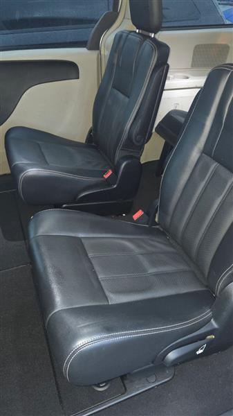 Chrysler Town & Country Touring 2012