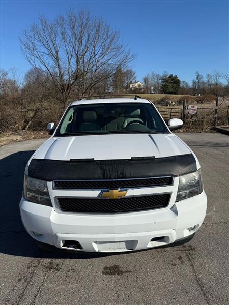 2013 Chevrolet Suburban LT's photo