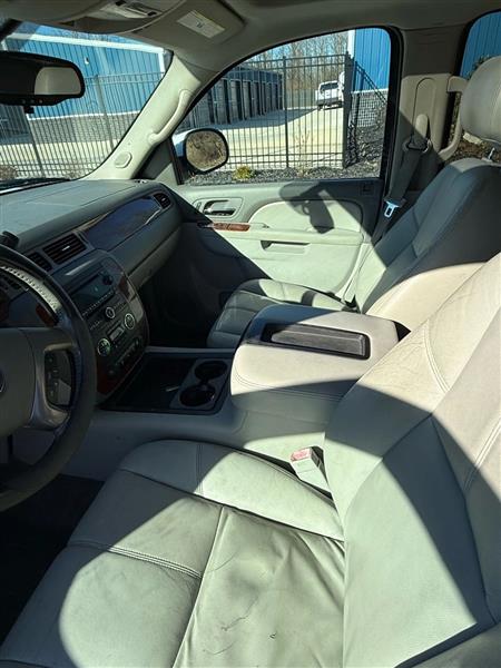 Chevrolet Suburban LT 1500 2WD 2013