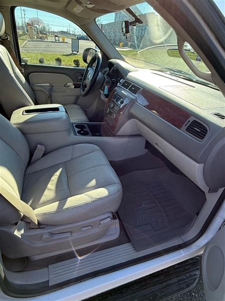 Chevrolet Suburban LT 1500 2WD 2013