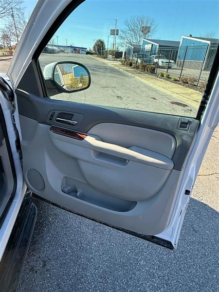 Chevrolet Suburban LT 1500 2WD 2013