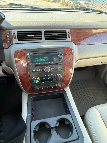 Chevrolet Suburban LT 1500 2WD 2013