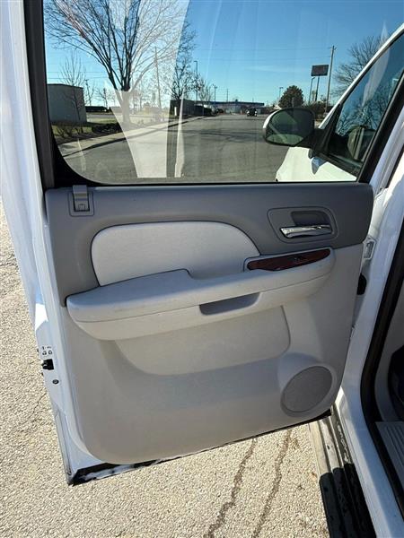 Chevrolet Suburban LT 1500 2WD 2013