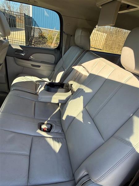 Chevrolet Suburban LT 1500 2WD 2013