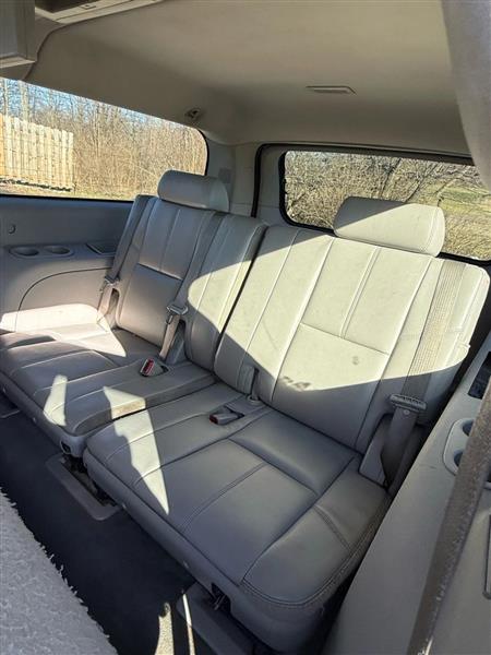 Chevrolet Suburban LT 1500 2WD 2013