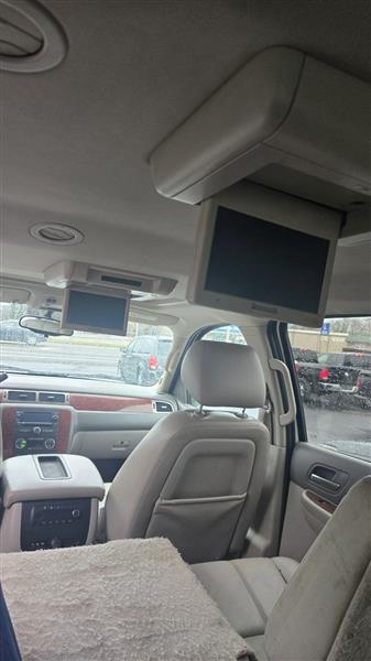 Chevrolet Suburban LT 1500 2WD 2013