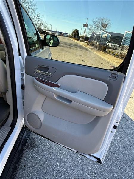 Chevrolet Suburban LT 1500 2WD 2013