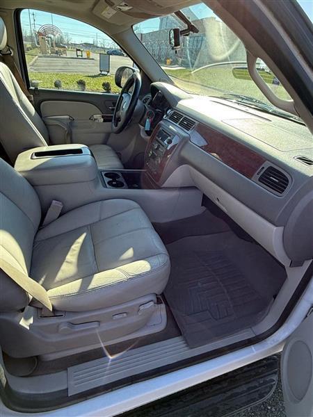Chevrolet Suburban LT 1500 2WD 2013