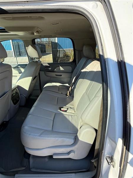 Chevrolet Suburban LT 1500 2WD 2013