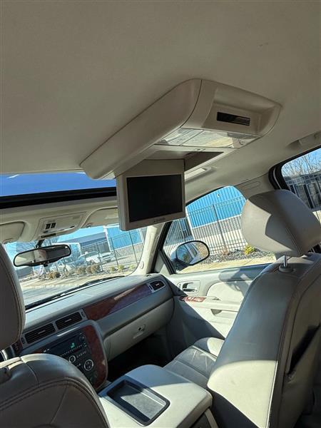 Chevrolet Suburban LT 1500 2WD 2013