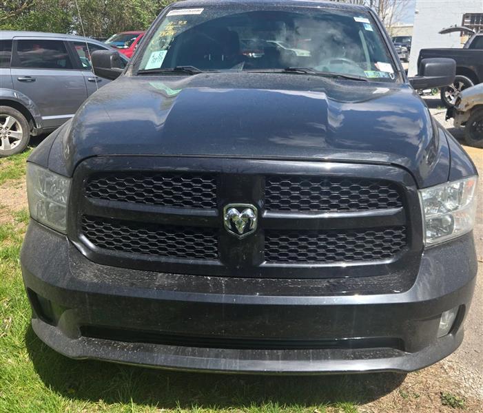 2018 RAM 1500 Express 4x4 Crew Cab 5'7's photo