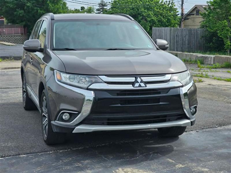 2016 Mitsubishi Outlander SEL S-AWC's photo