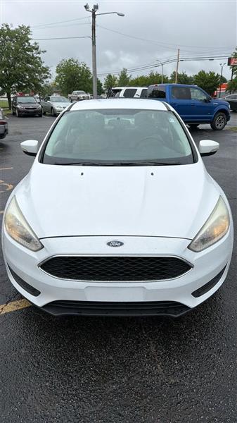 2016 Ford Focus Sedan SE's photo