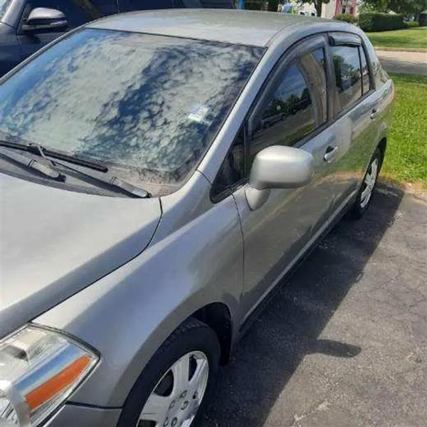 2011 Nissan Versa's photo
