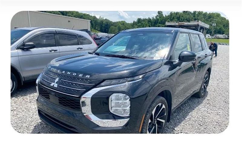 2022 Mitsubishi Outlander ES S-AWC's photo