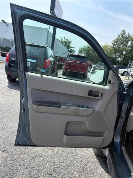Ford Escape XLT FWD 2011