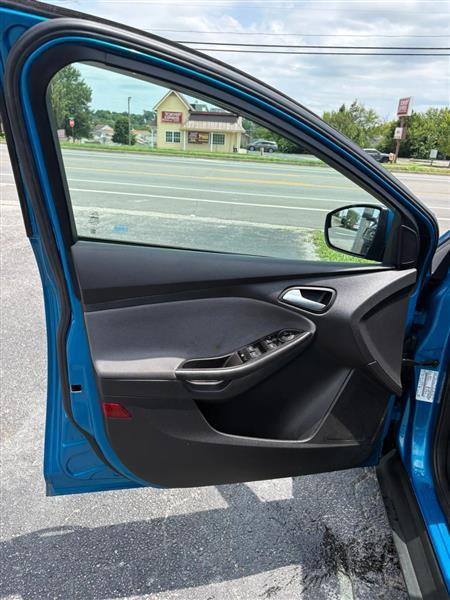 Ford Focus SE Sedan 2014