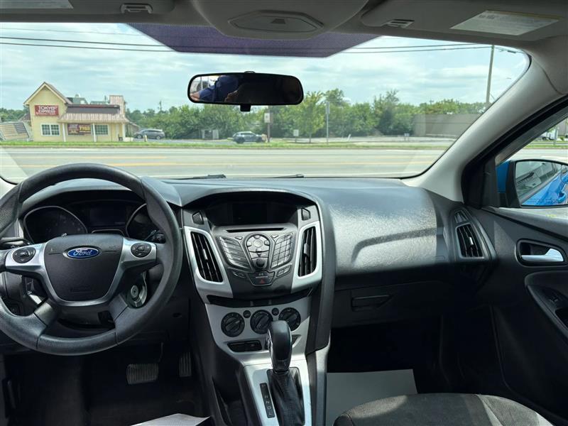 Ford Focus SE Sedan 2014
