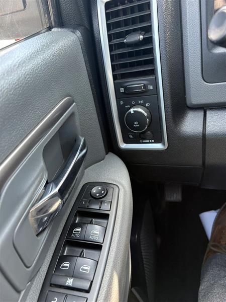 RAM 1500 SLT Crew Cab LWB 4WD 2014