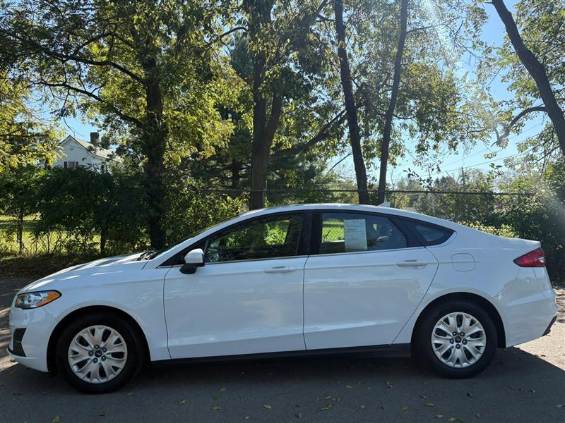 Ford Fusion S 2020