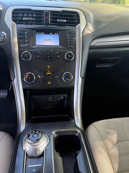 Ford Fusion S 2020