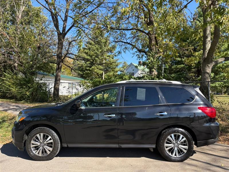 Nissan Pathfinder SV 2020